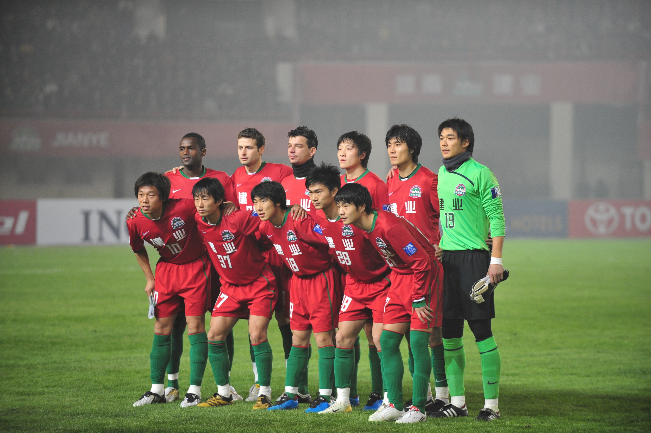 开云体育在线-河南队击败河南，全队表现稳健出色