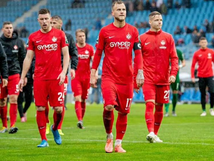 包含柏林赫塔击败对手，连胜势头不减的词条