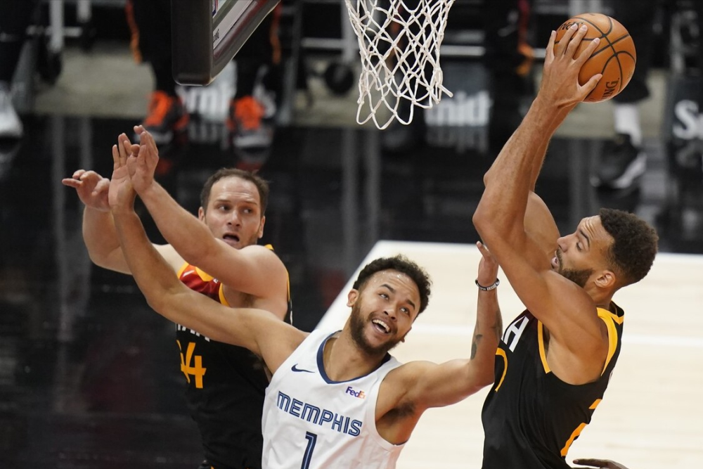 开云体育app-球队关键时刻突围，逆转对手获得胜利的简单介绍