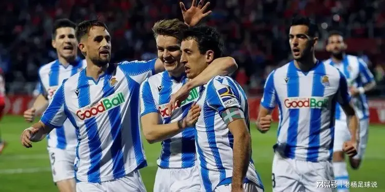 包含皇家社会大比分击败对手，球队斩获宝贵三分的词条