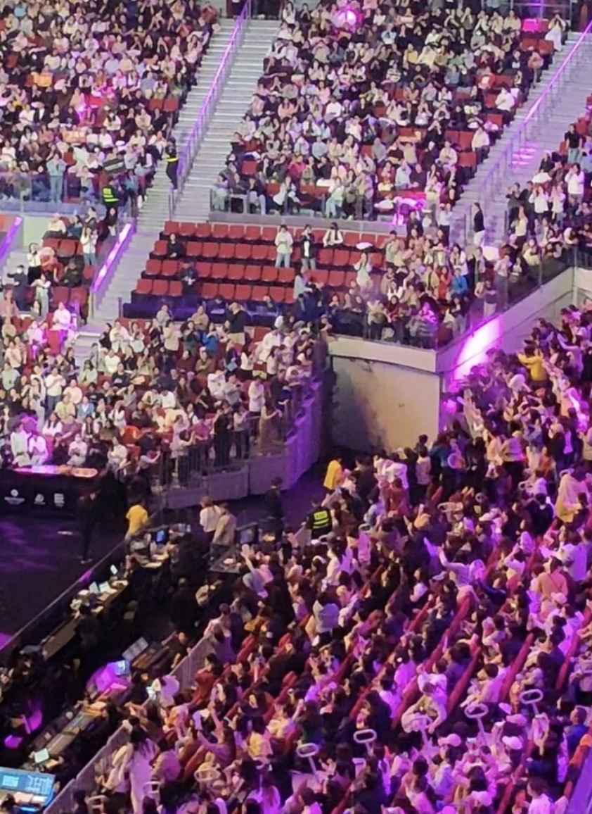 开云体育入口-包含球迷狂欢活动直播，现场气氛火爆的词条