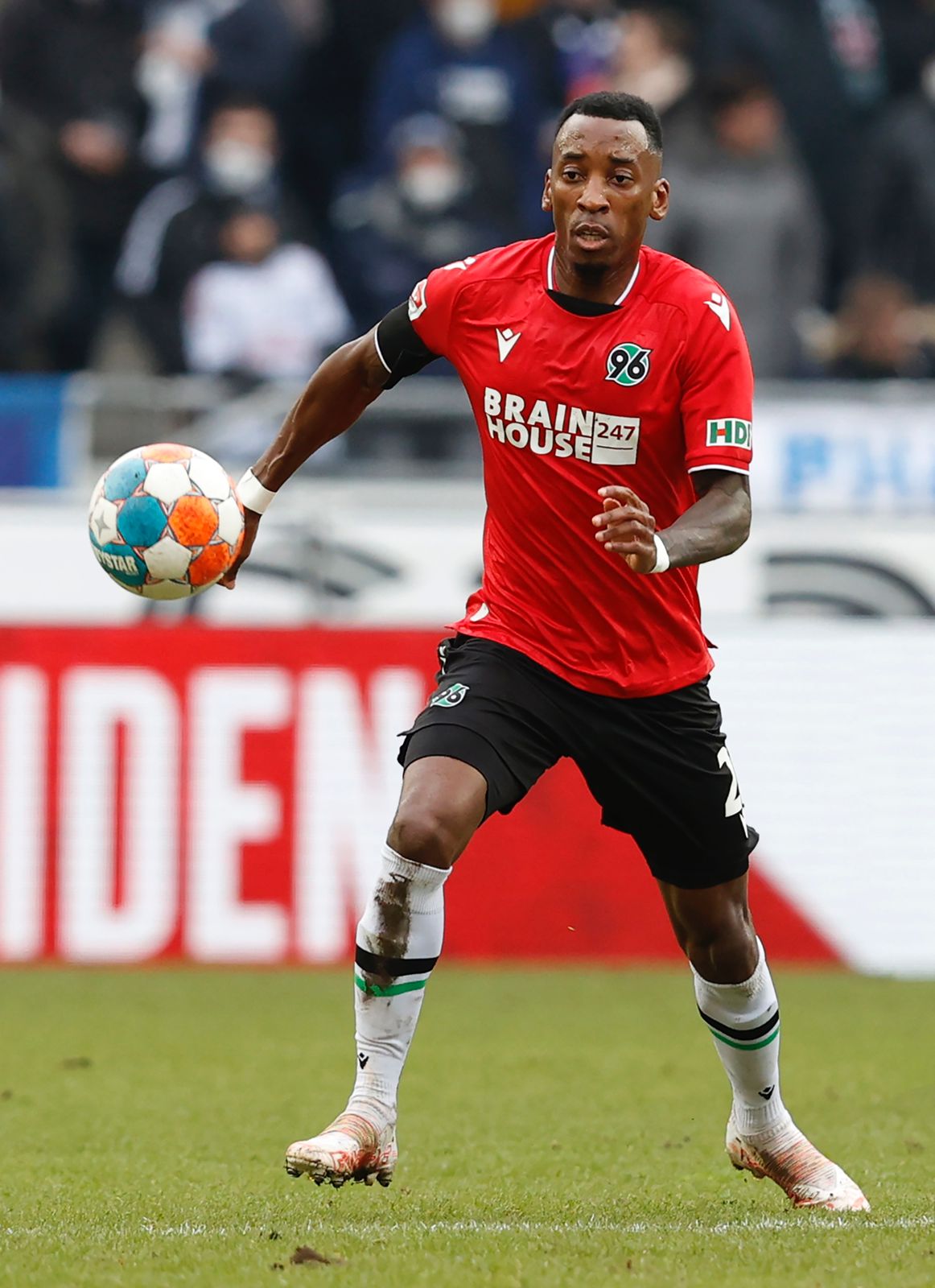 开云体育在线-汉诺威在德国联赛中获得关键胜利