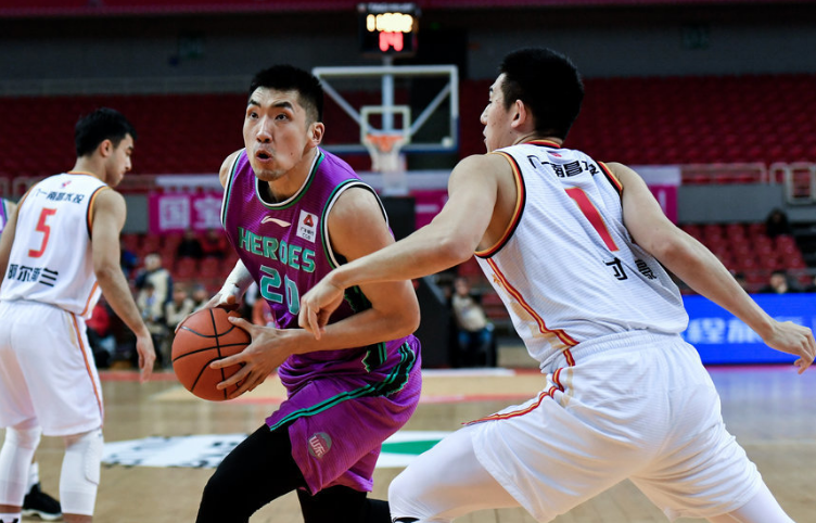 广州队翻盘四川队，王哲林状态火热