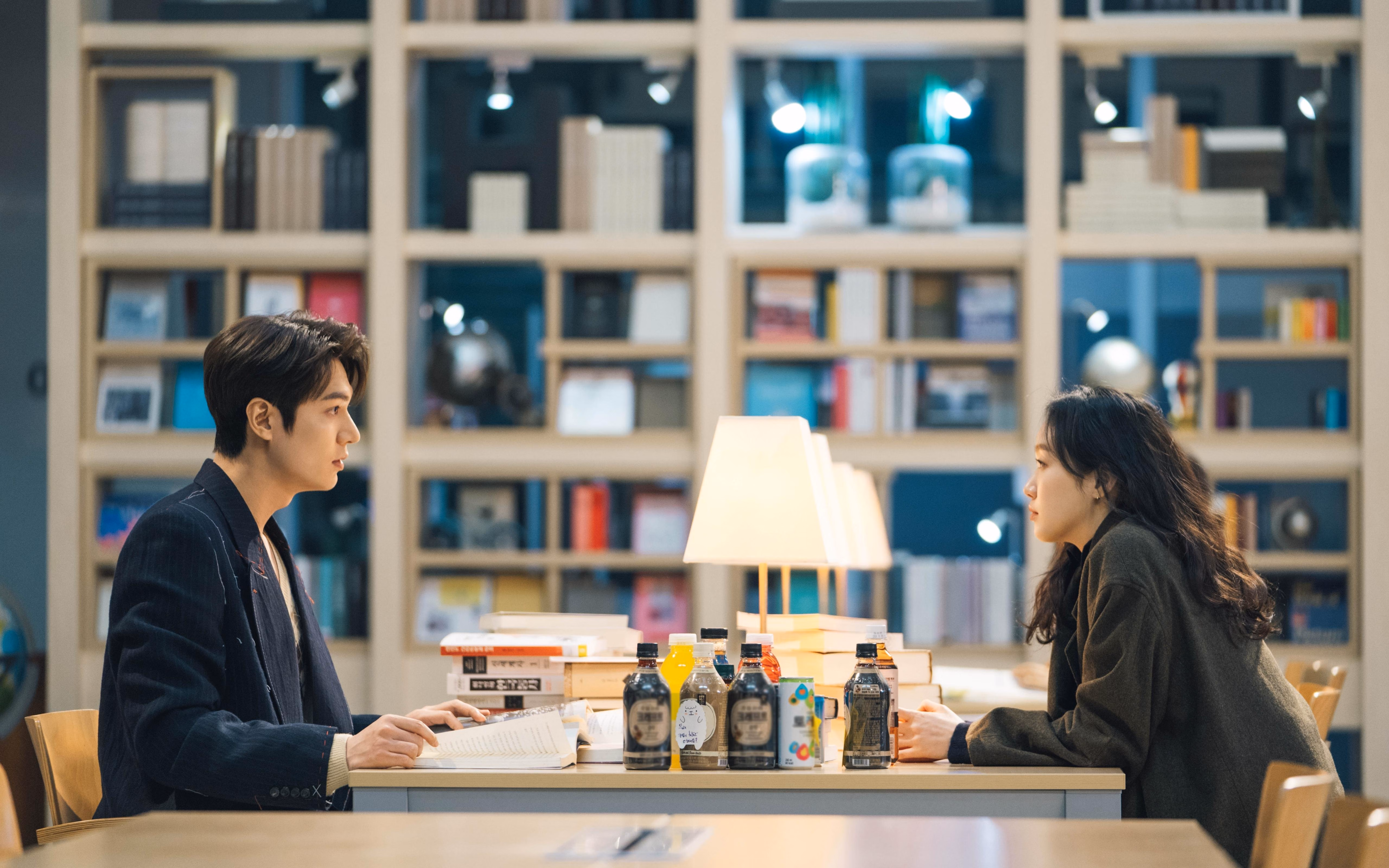 当铁壁遭遇核武，尼斯窒息防守的艺术与莱万的数据霸权